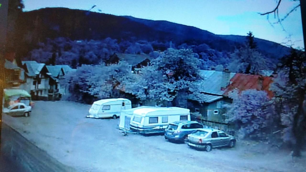 Camping Aviator, Numai Teren, Campare Pentru Rulote Autorulote Personale, Campingul Nu Are Rulote !!! Buşteni Zewnętrze zdjęcie